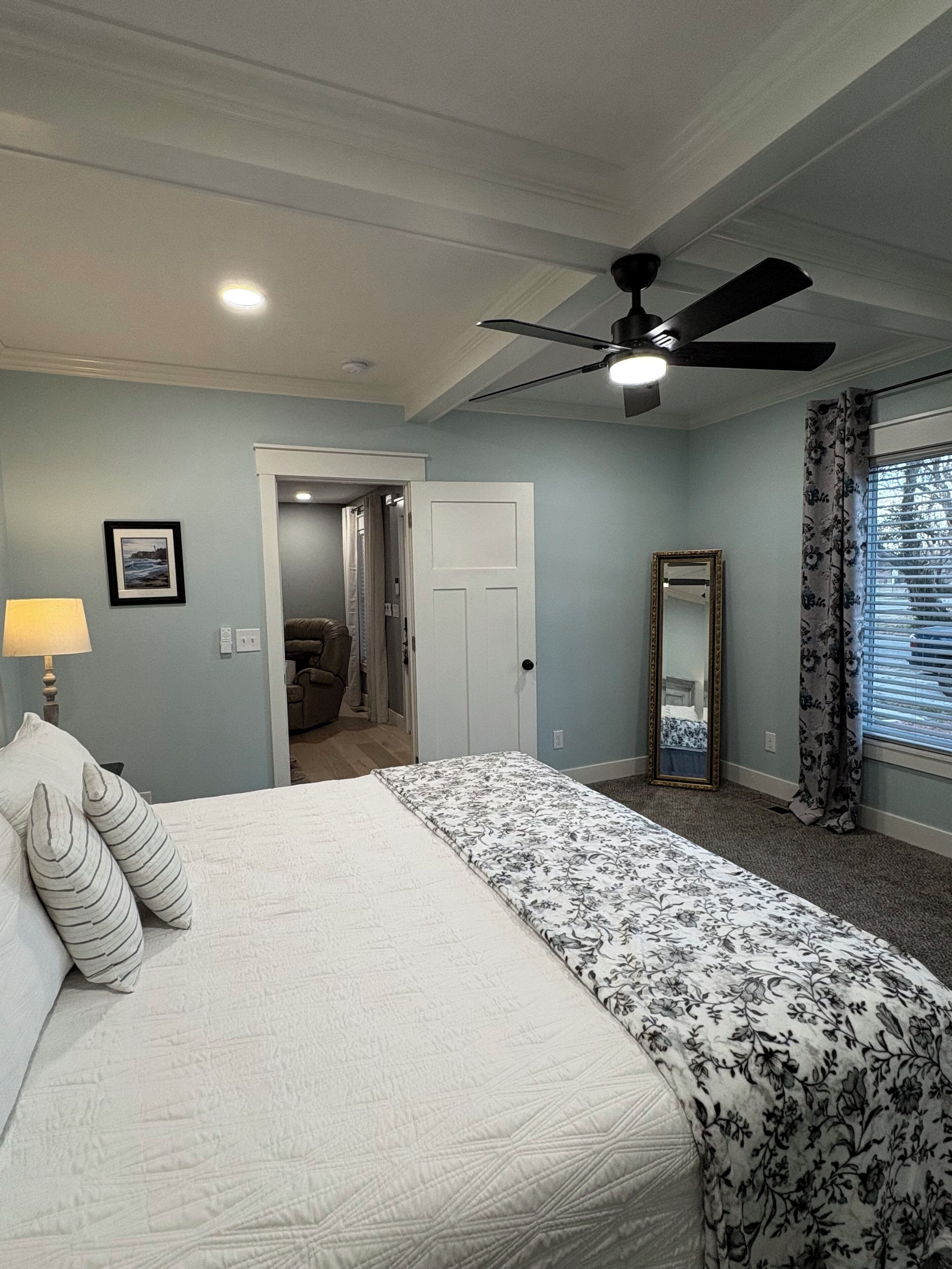 4 Schlafzimmer, Schreibtisch, Bügeleisen/Bügelbrett, kostenloses WLAN