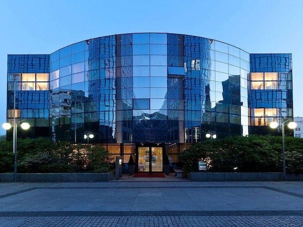 Minibar, in-room safe