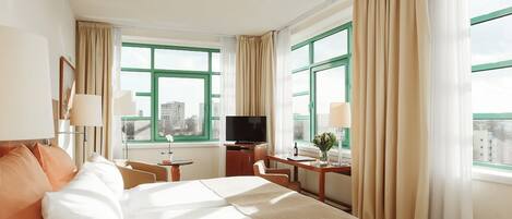 Minibar, in-room safe