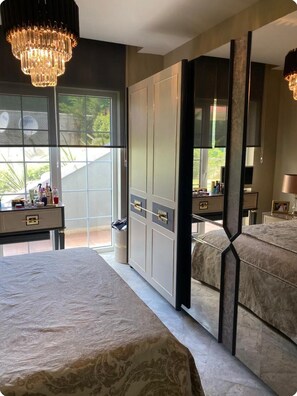 5 bedrooms, iron/ironing board, WiFi, bed sheets
