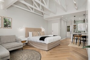 In-room safe, iron/ironing board, WiFi, bed sheets