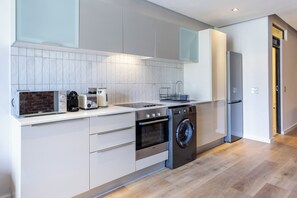 Fridge, microwave, oven, stovetop - Metropolis Studio Apt  Wifi  Netflix (Cape Town)