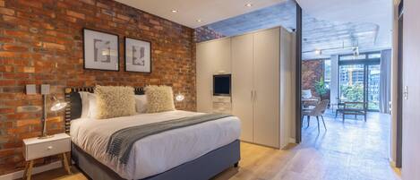 Iron/ironing board, Internet, bed sheets