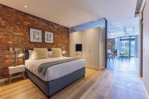 Iron/ironing board, internet, bed sheets - Metropolis Studio Apt  Wifi  Netflix (Cape Town)