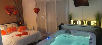 Modern studio with private Jacuzzi 