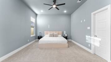 4 bedrooms, iron/ironing board, WiFi, bed sheets