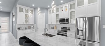 Spacious 4-bedroom house in fabulous Dallas with WiFi, AC