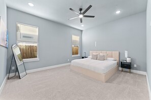 4 bedrooms, iron/ironing board, WiFi, bed sheets - Spacious 4-bedroom house in fabulous Dallas with WiFi, AC (Dallas)