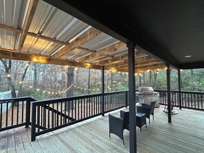 Terrace/patio - Charming 1-bedroom house in Ore City with WiFi (Ore City)