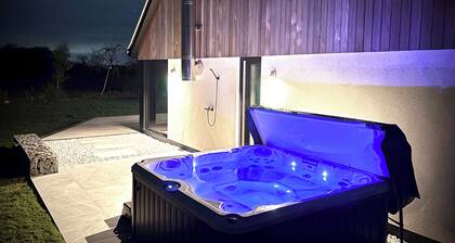 Studio Apartment bordering the Ickworth Estate, Pet-Friendly, 5 minutes to Bury!