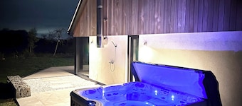 Studio Apartment bordering the Ickworth Estate, Pet-Friendly, 5 minutes to Bury!