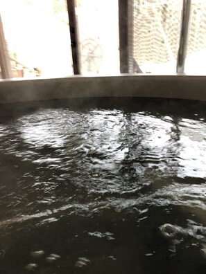 Banyera d'hidromassatge coberta