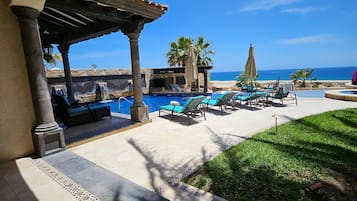 Villa de lujo, vistas al mar | Terraza o patio