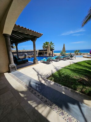 Vila Mewah, pemandangan samudra | Teras/patio