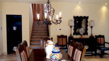 Vila superluxo, vista para o oceano | Opções para refeição no quarto