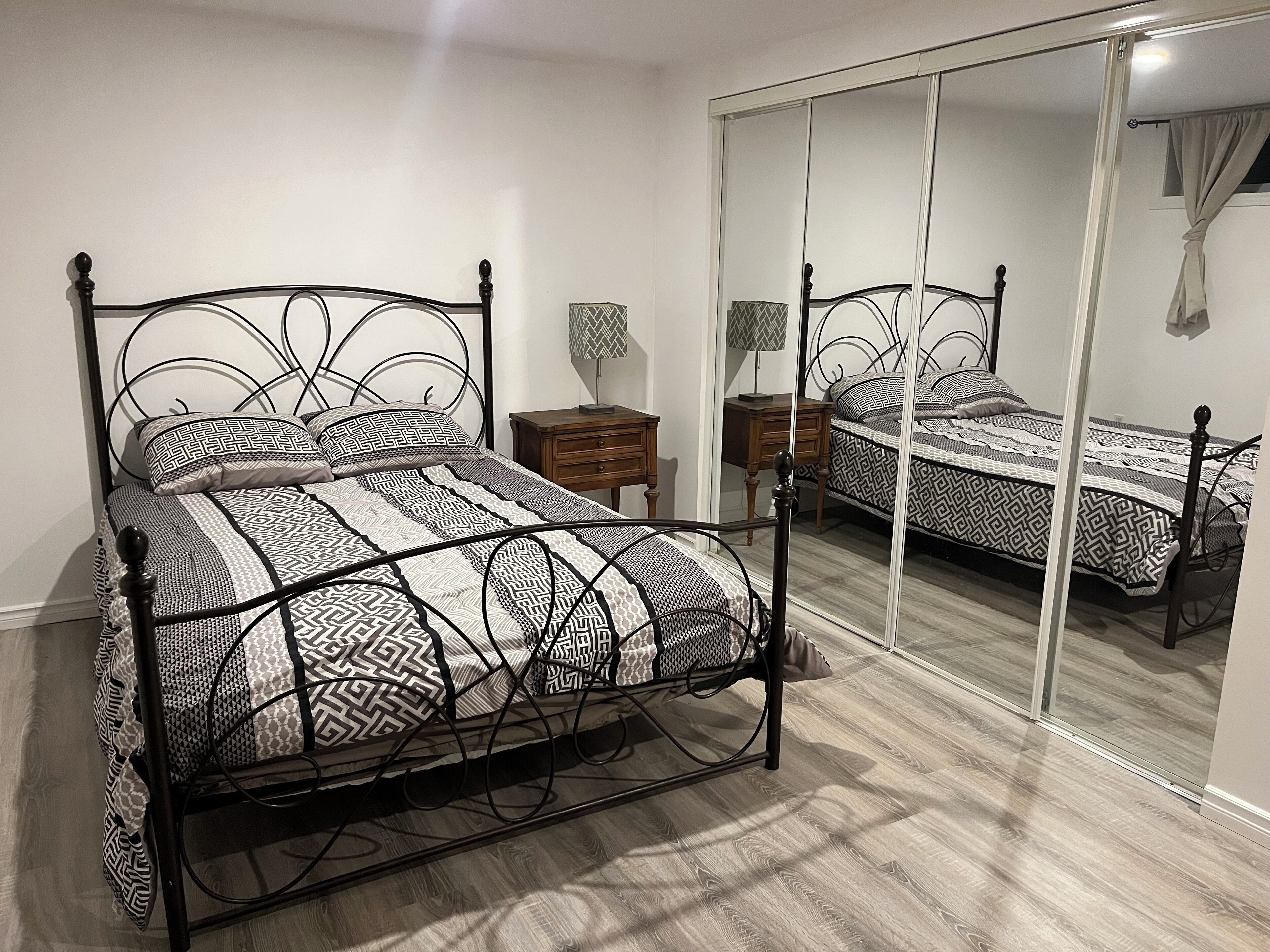 2 多间卧室、WiFi、床单