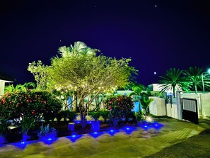Property grounds - Unit 3 Luxurious studio, just 3 minutes walk to the beach in an exclusive area. (Oranjestad)