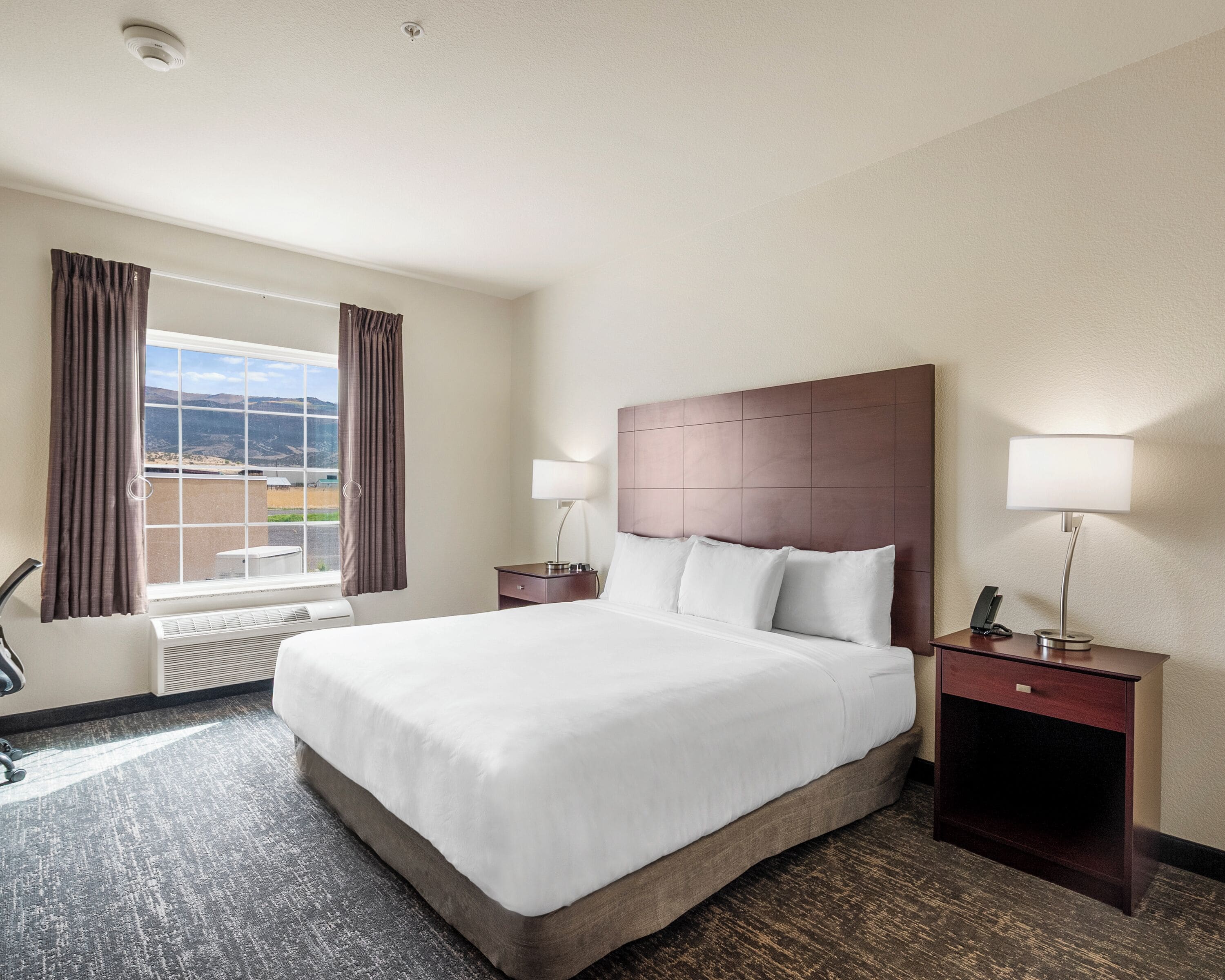 Bureau, fer et planche à repasser, Wi-Fi gratuit, draps fournis