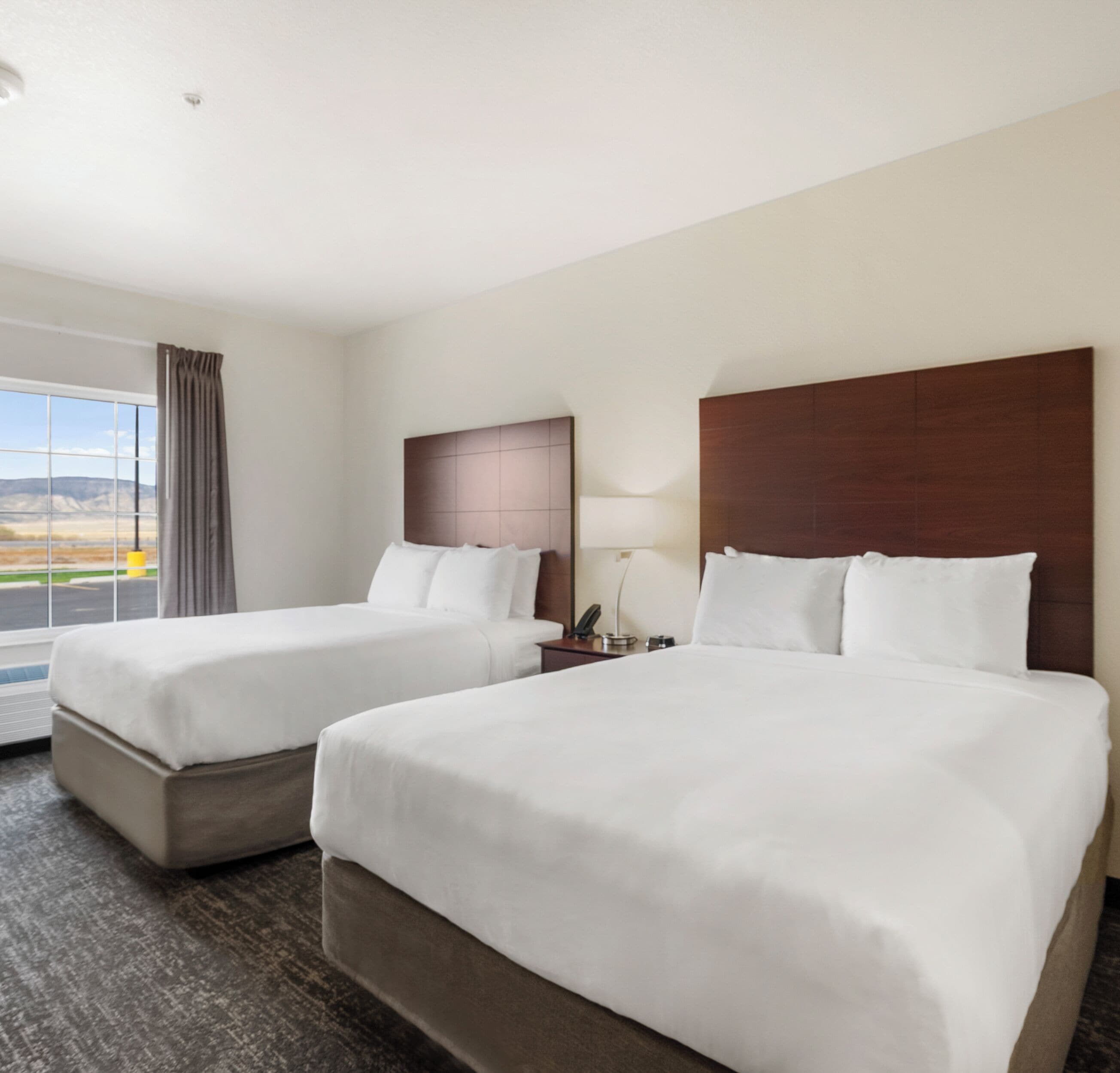 Bureau, fer et planche à repasser, Wi-Fi gratuit, draps fournis