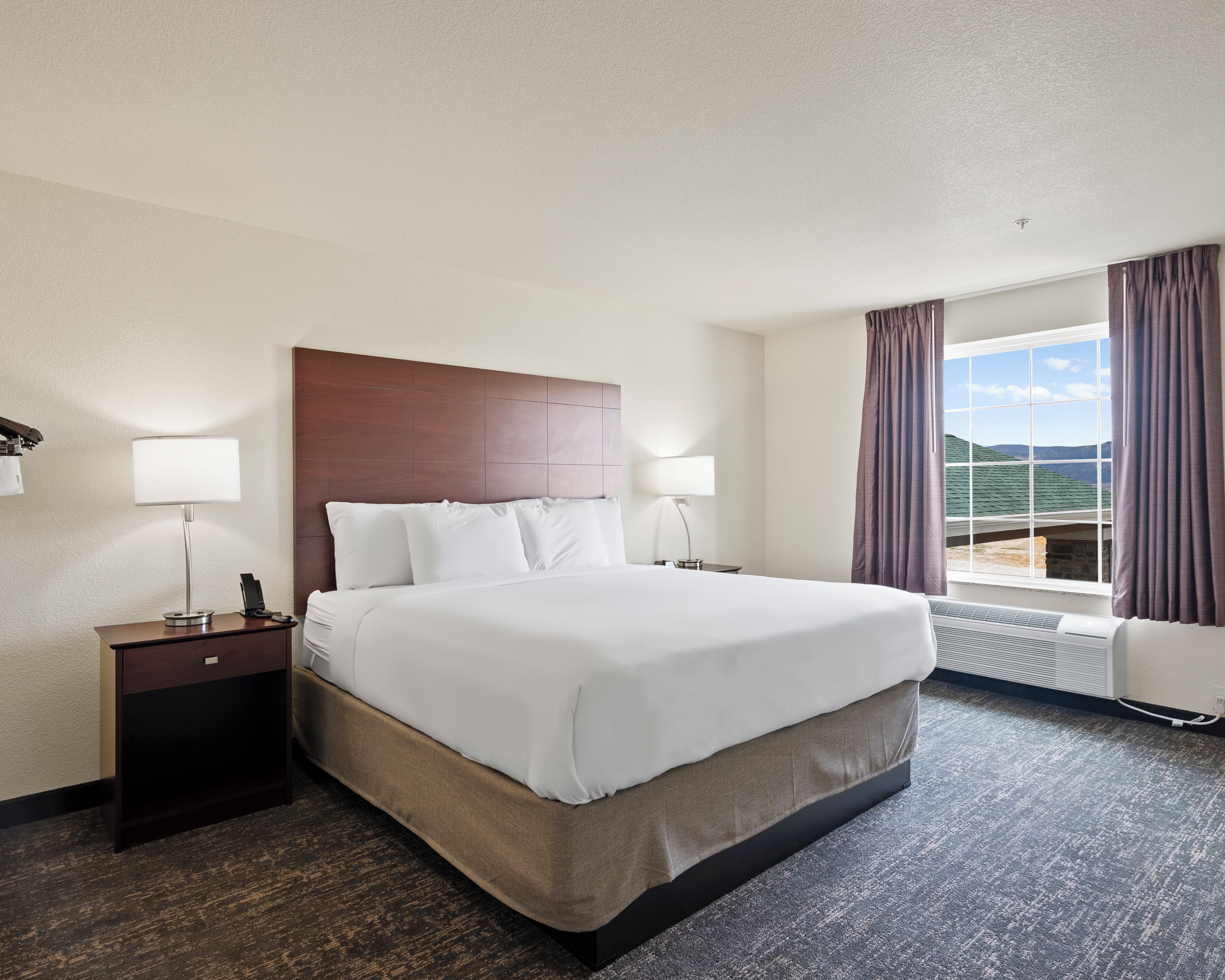 Bureau, fer et planche à repasser, Wi-Fi gratuit, draps fournis