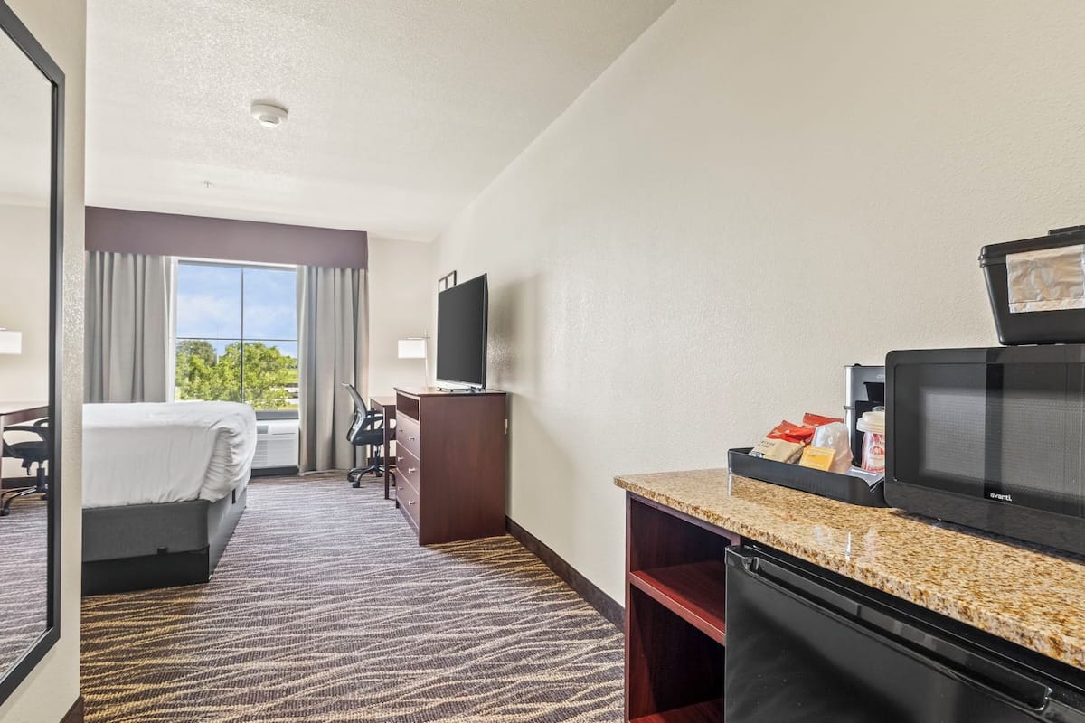 Desk, iron/ironing board, free WiFi, bed sheets