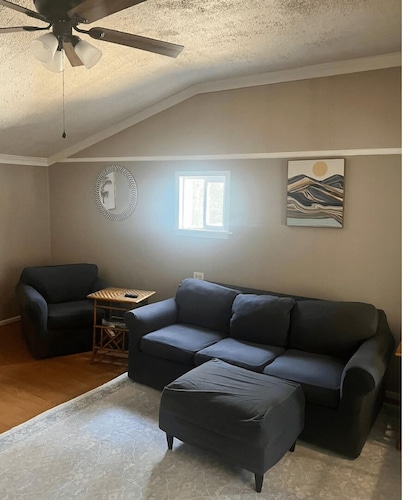 Charming 2-bedroom house with full access to Cotton Patch Landing Marina!