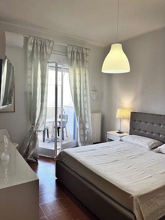 1 bedroom, iron/ironing board, WiFi, bed sheets. Suite-Near Airport & Hospital