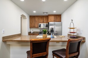 Fridge, microwave, oven, stovetop - Overlooks Golf Course a 2-bedroom condo in gated community, Carefree (Carefree)