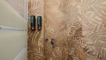 House, 2 Bedrooms, Balcony | Bathroom | Shower, hair dryer, bidet, towels