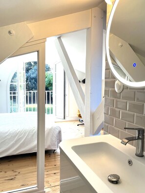 5 Schlafzimmer, Bügeleisen/Bügelbrett, kostenloses WLAN
