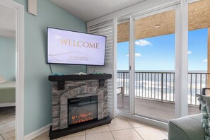 Smart TV, foosball - Ideal Family Friendly Beach Vacay. Beachfront & Steps to Flagler Ave (New Smyrna Beach)