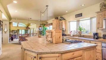 Micro-ondes, four, plaque de cuisson, lave-vaisselle