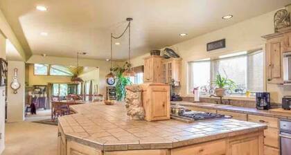 8 Bedroom Chalet Overlooking Dazzling Flathead Lake and Swan Mountain Range