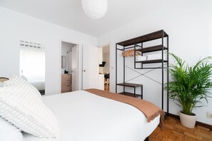 Fer et planche à repasser, Wi-Fi gratuit, draps fournis