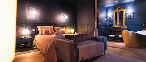 Deluxe Studio Suite | Blackout drapes, iron/ironing board, free WiFi