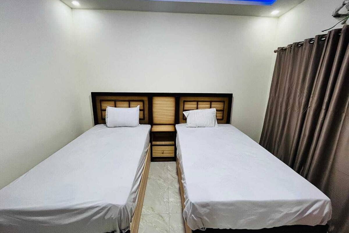 3 bedrooms, laptop workspace, iron/ironing board, wheelchair access