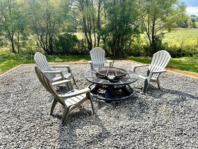 2024 built Asheville retreat, fireplace,fire pit