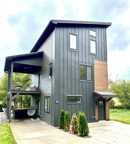 2024 built Asheville retreat, fireplace,fire pit