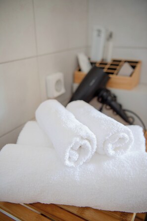 Shower, hair dryer, towels, soap - Eutixia house,Santorini (santorini)