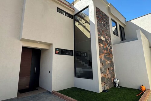 Casa LindaVista - 1.5 km from Plaza Pátzcuaro **BRAND NEW HOME with AC/heating 