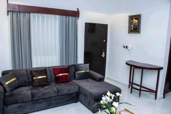 Smart TV - Modern Comfort, Prime Location. (Kumasi)
