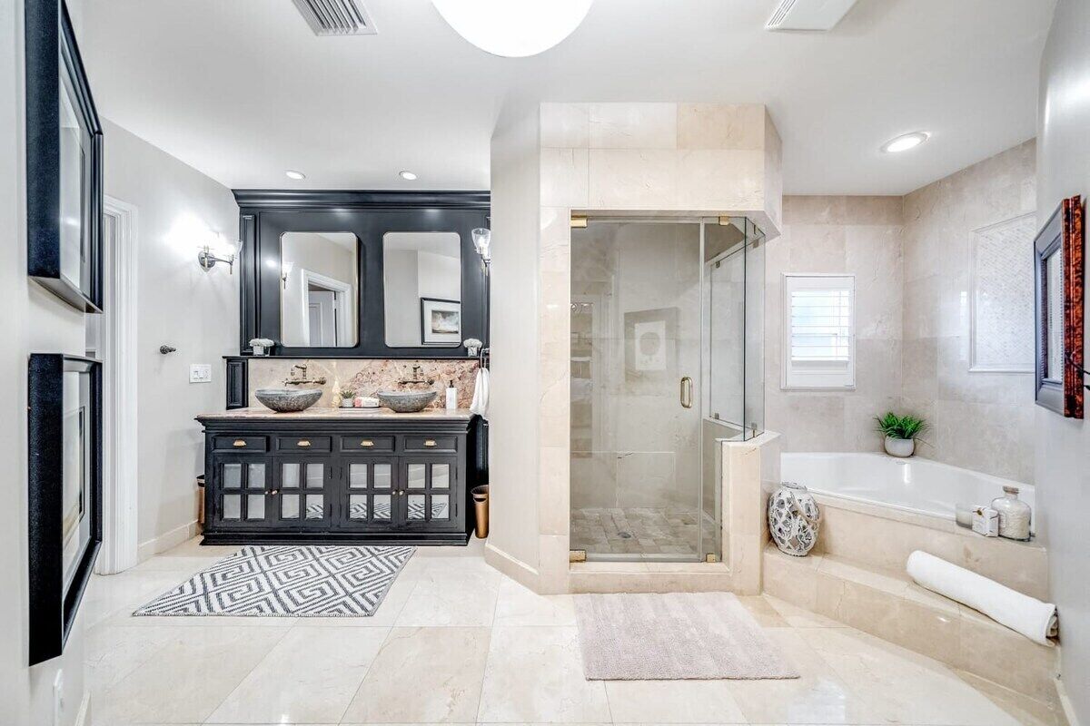 Casa, letti multipli, accesso alla piscina, vista piscina (Victoria Park) | Bagno | Set di cortesia firmato