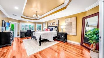 Rumah, Beberapa Tempat Tidur, akses ke kolam renang, pemandangan kolam renang (Victoria Park) | 5 kamar tidur dan didekorasi berbeda-beda