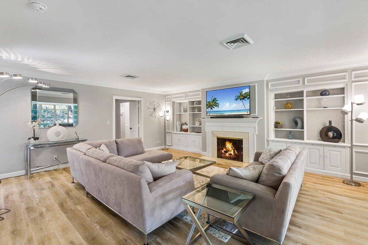House, Multiple Beds, Hot Tub, Garden View (East Lake ) | Living area
