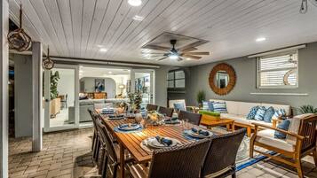 House, Multiple Beds, Pool Access, Pool View (17th Way) | Dining