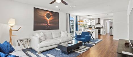 Smart TV, computer monitors