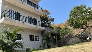 ด้านหน้าที่พัก