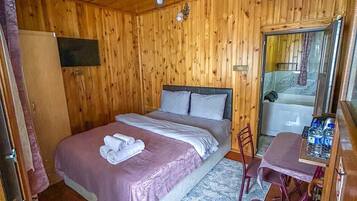 Escritorio, espacio para trabajar con laptop y wifi gratis