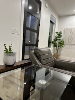 Interior - Cosmo 620 Downtown Edmond (Edmond)