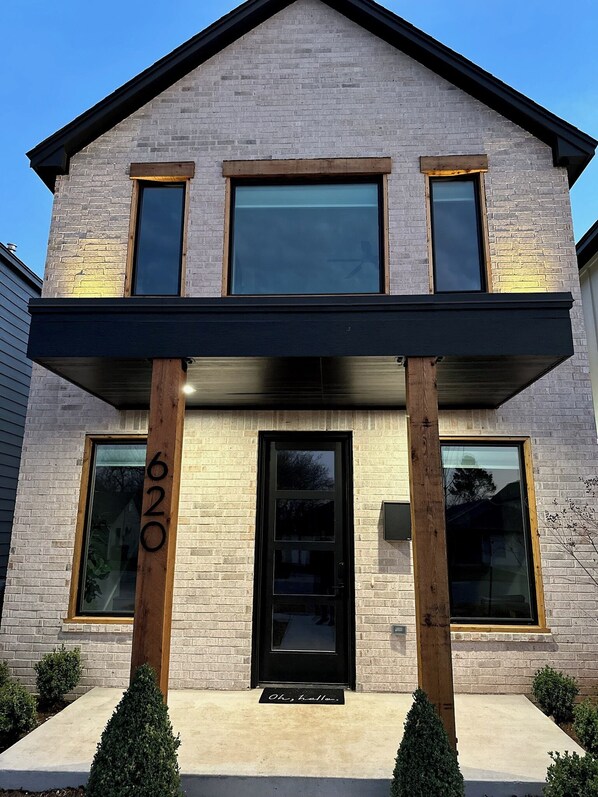 Exterior detail - Cosmo 620 Downtown Edmond (Edmond)